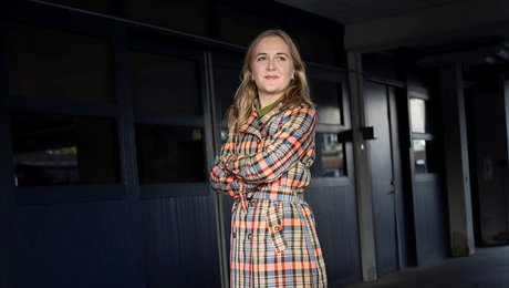 Vi har forbudt tobaksreklamer. Nu bør vi gøre det samme med flyrejser og fossilbiler