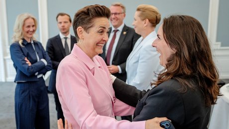 Monika Rubin åbner døren for de røde. Det kan koste hende dyrt på Moderaternes politik