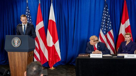 Læs talerne fra underskrivelsen af aftalen om Grønland: "Det her er fantastisk for Europa og for USA"