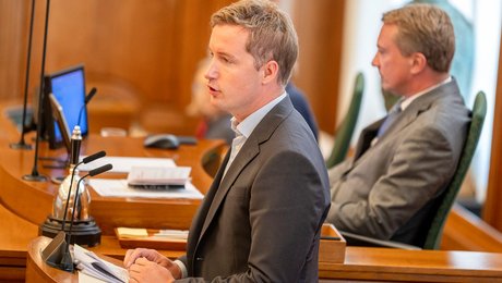 Otte kommuner bryder lov om minimumsnormeringer. SF-minister springer "op til højeste trin" for at stoppe det