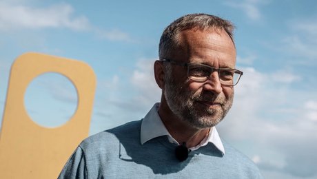 Tidligere borgmester trækker i politiuniformen igen