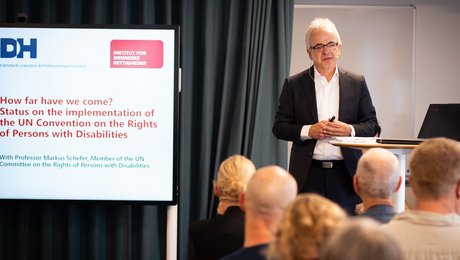 FN handicapekspert ser tilbageskridt i Danmark: “Når man først begynder at gå baglæns, kan det blive en tendens”