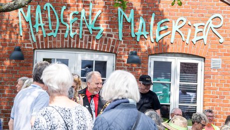 Styrelse siger nej til julefrokoster og Johnny Madsens galleri: Nu vil KL have fjernet ”bombe” under haller og kultursteder