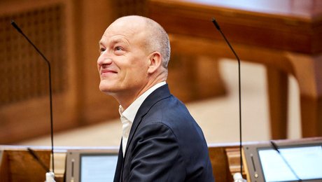 Dragsted: "Vi kommer til at holde den her regering i hånden, men også i ørerne"