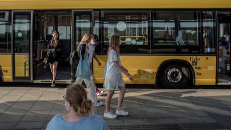 Nye beregninger: Gratis billetter til unge koster skjult milliardbeløb 
