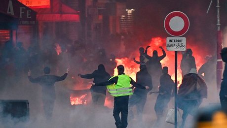 Lektor: Den yderste venstrefløj gør sig selv til Marine Le Pens stærkeste allierede