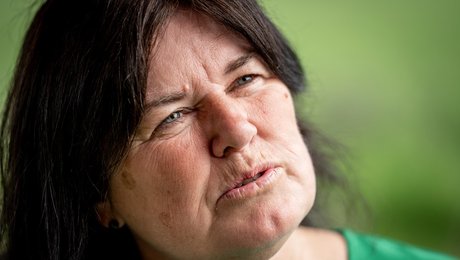 Hun er campist, technofan og dreven retspolitiker. Nu får hun ansvaret for balancen mellem land og by