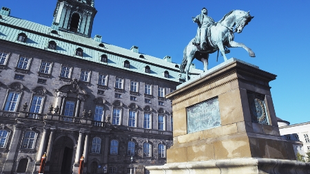 Politikerne vil hæve egen pensionsalder
