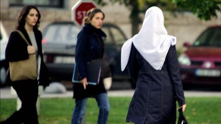 Et år med tørklæder og stigende beskæftigelse