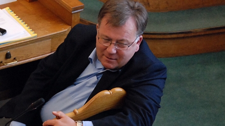 Hjort og Haarder ikke til at hugge og stikke i