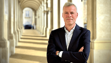 Ministerens opgave er vigtig – men hun er usynlig og nederst i hierarkiet
