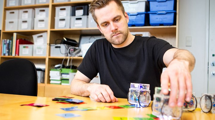 Tommy og Daniel har bygget robotten de selv drømte om at lege med som børn