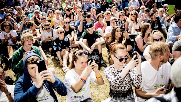 Hegelund & Mose: Hallo, folkemøde – den store leder taler!