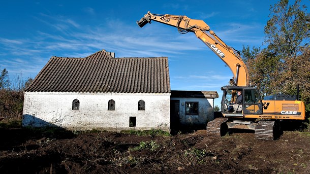 Bulldozere til landsbyerne vækker politisk interesse