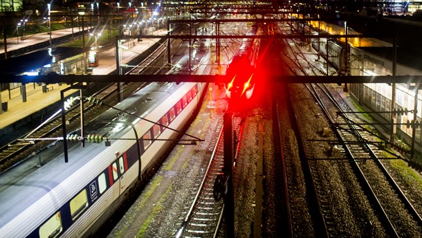 Partier bag togfond inviterer borgerlige med ombord