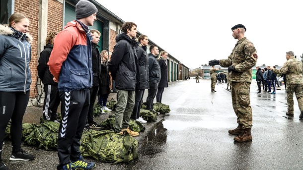 DF vil have værnepligt for alle rigsfællesskabets mænd