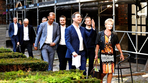 Forhandlinger om arbejdsfordeling er treparts-akrobatik for viderekomne