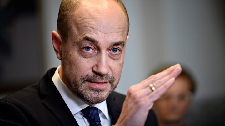 Heunicke freder partnerskabsklinikker, men vil bekæmpe “stråmandsklinikkerne”