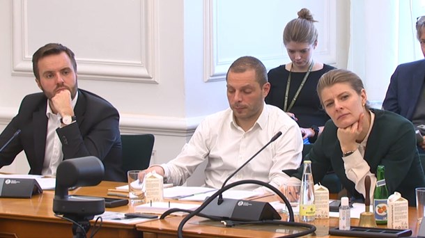 Regeringen lover foreninger delvis lettelse af bankbyrde inden næste sommer