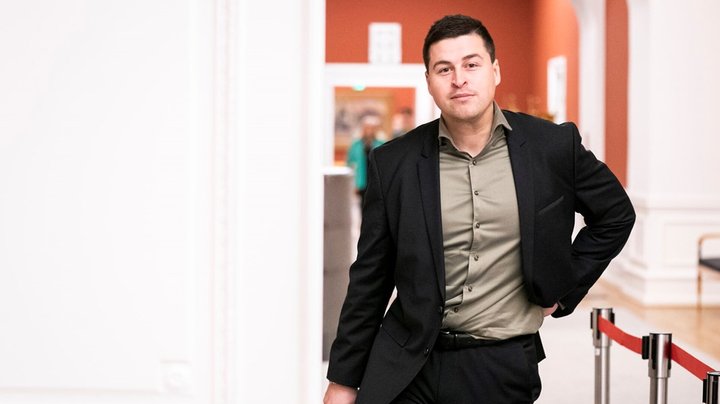 "Det er en pige på kun 15 år": Folketingsmedlem er fortid i Moderaterne