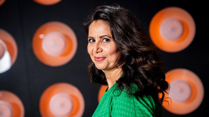 Julekalender med Özlem Cekic: "De grinede, da vi dukkede op i vores nissehuer"