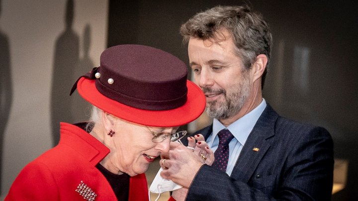 Da dronningen abdicerede, afslørede hun noget om kongehuset, alle overser