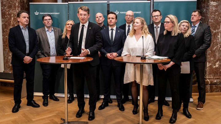 Overenskomstforhandlinger bremsede politikerne, da første delaftale i stort forsvarsforlig skulle landes