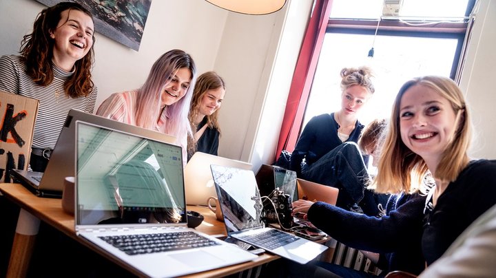 Fremtiden bygges i klasseværelserne, ikke i sparekassen. Så hvorfor skal der igen spares på gymnasierne?