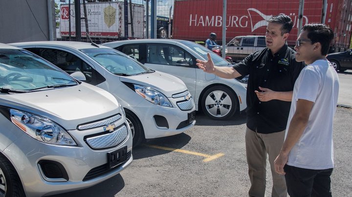 EU vil af med papir i handskerummet og fusk med kilometertælleren: Tager første skridt mod digital registrering