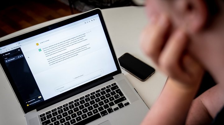 Psykiatrifonden: Fire ud af ti unge bruger chatbots som terapeut. Det er på tide at sætte et sikkerhedsnet op