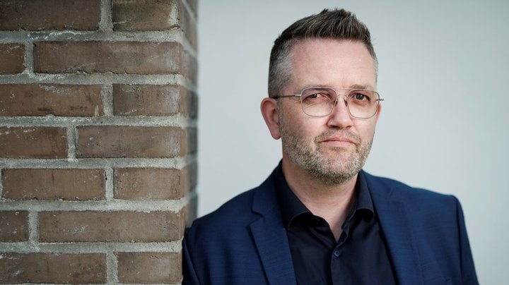 Arbejdsgiverforening til DM: Regeringen udvander ikke løndirektivet. Den overimplementerer det