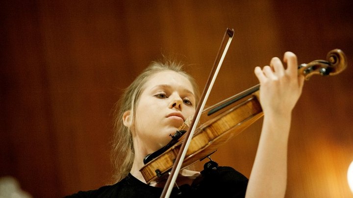 Kvinder i musikbranchen, grøn omstilling på højskoler og skolemåltider i Østafrika: Det har fondene givet penge til i maj