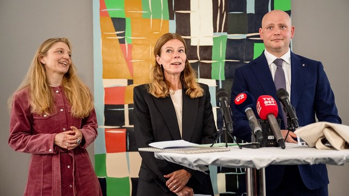 "Tak for alle klokken syv-møderne": Kom med til ugens afskeder mellem ministre og departementschefer