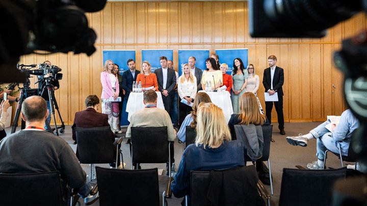 Politikerne har i årevis forsøgt at nedbringe tvang i psykiatrien. Otte grafer viser, hvor det stadig ikke er lykkedes