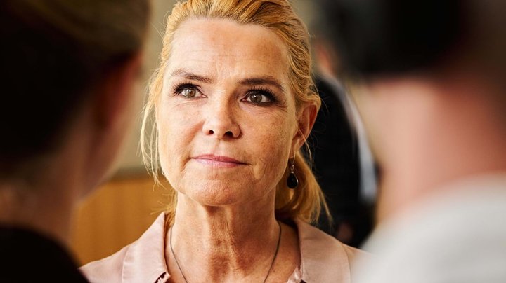 Forbud mod faste og dunjakker på gymnasier: Ingen opbakning til Støjbergs plan