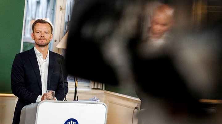 Får kommunerne fingrene i regeringens skolemilliard? Hummelgaard er endnu i tvivl