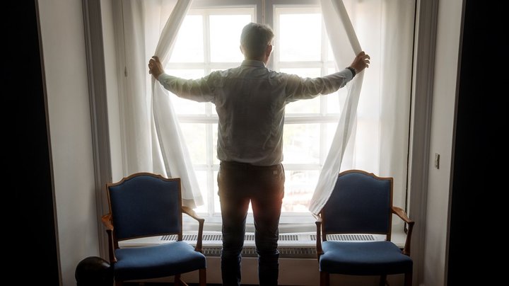 Han har problemer nok herhjemme. Men når Troels Lund ser ud over Europa, bliver han for alvor bekymret