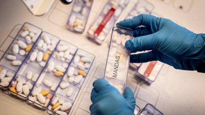 Sygeplejersker får ny rolle i ældreplejen. Bag kulisserne peger KL på risiko for svækket patientsikkerhed
