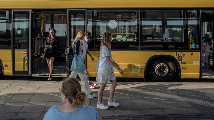 Nye beregninger: Gratis billetter til unge koster skjult milliardbeløb