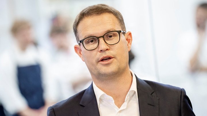 Minister vil lempe krav til miljø for at få fart på den grønne trepart