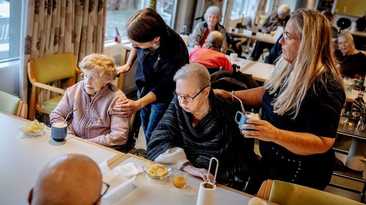 Mette Frederiksen og blå partier kritiserer kødfri ældremad i København. De ældre selv efterlyser grønsager og fisk