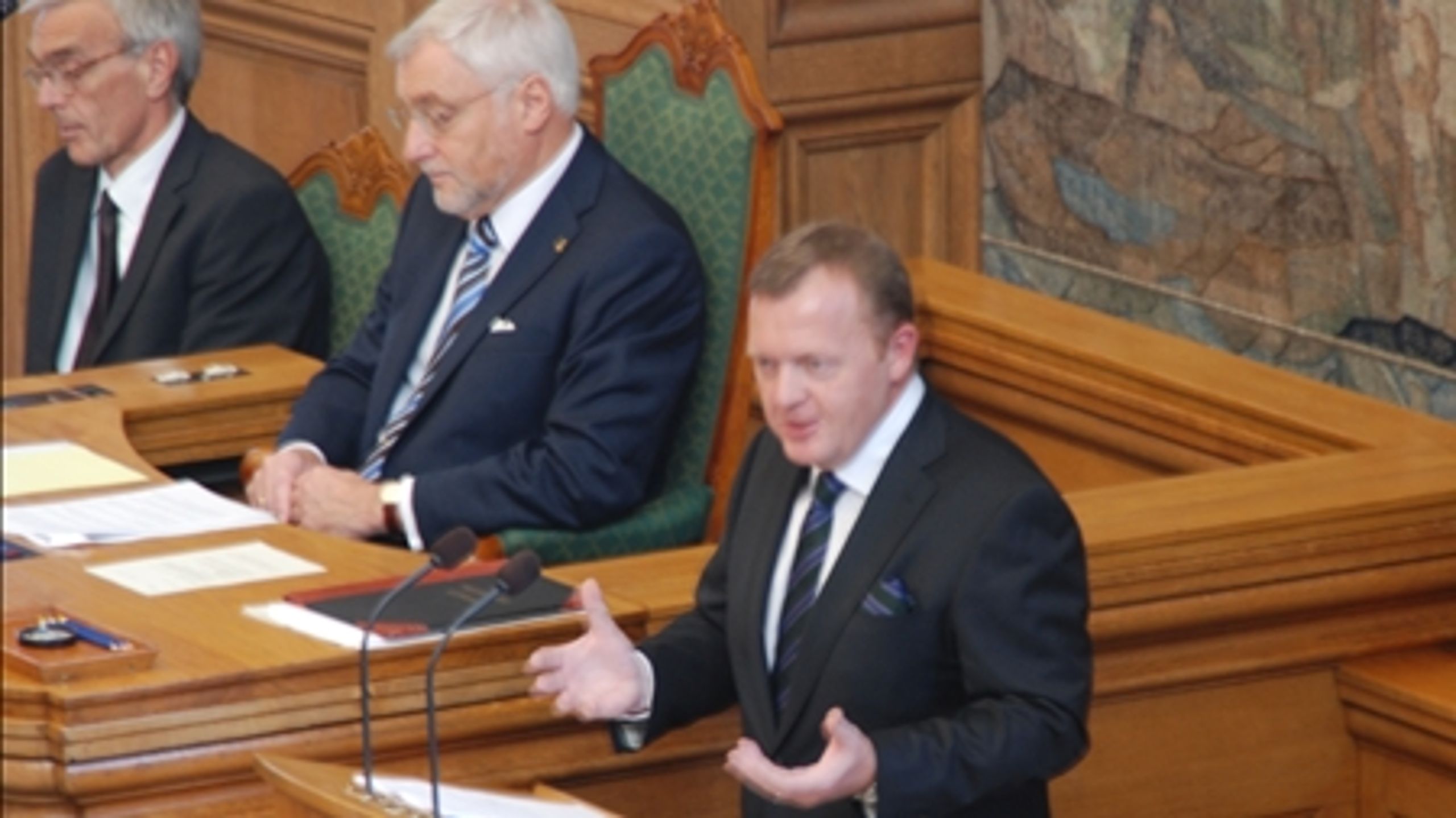 Statsminister Lars L&#248;kke Rasmussen (V) lovede et regel-opg&#248;r, da folketings&#229;ret i g&#229;r blev talt i gang.