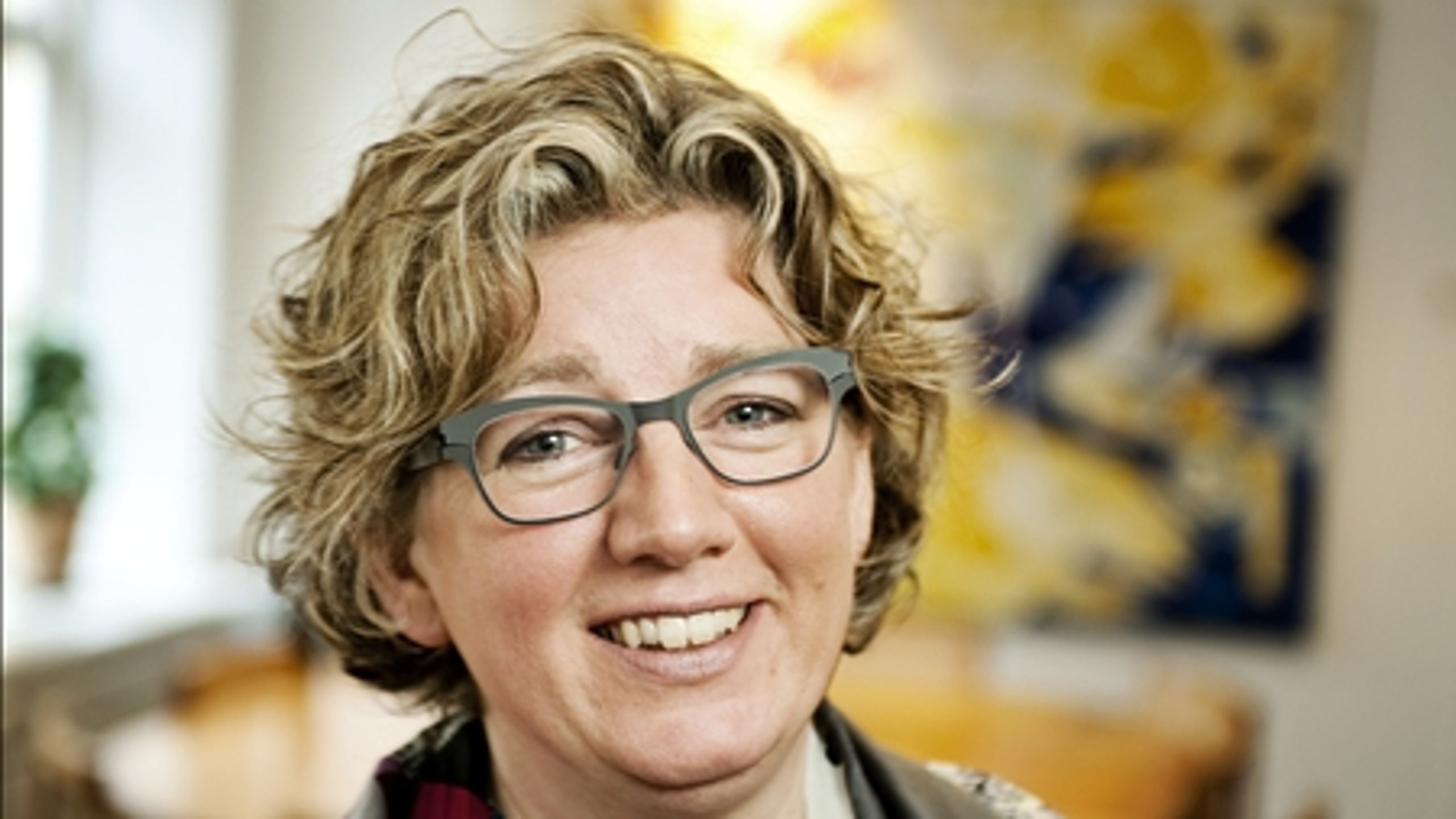 Den nye videnskabsminister, Charlotte Sahl-Madsen (K), foretr&#230;kkes frem for Helge Sander (V) af et klart flertal af v&#230;lgerne i en ny m&#229;ling.