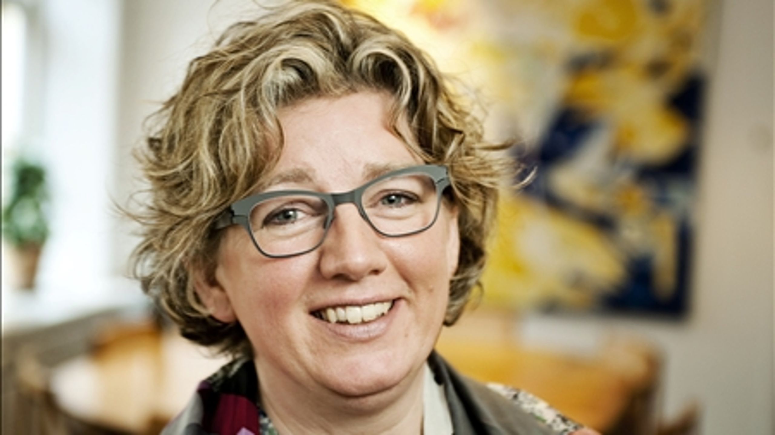 Den nye videnskabsminister Charlotte Sahl-Madsen (K) viser endnu engang, at hun er helt sin egen. Ligesom med private universiteter undsiger hun nu regeringspartiernes officielle linje om stoppr&#248;ver for professorer.  