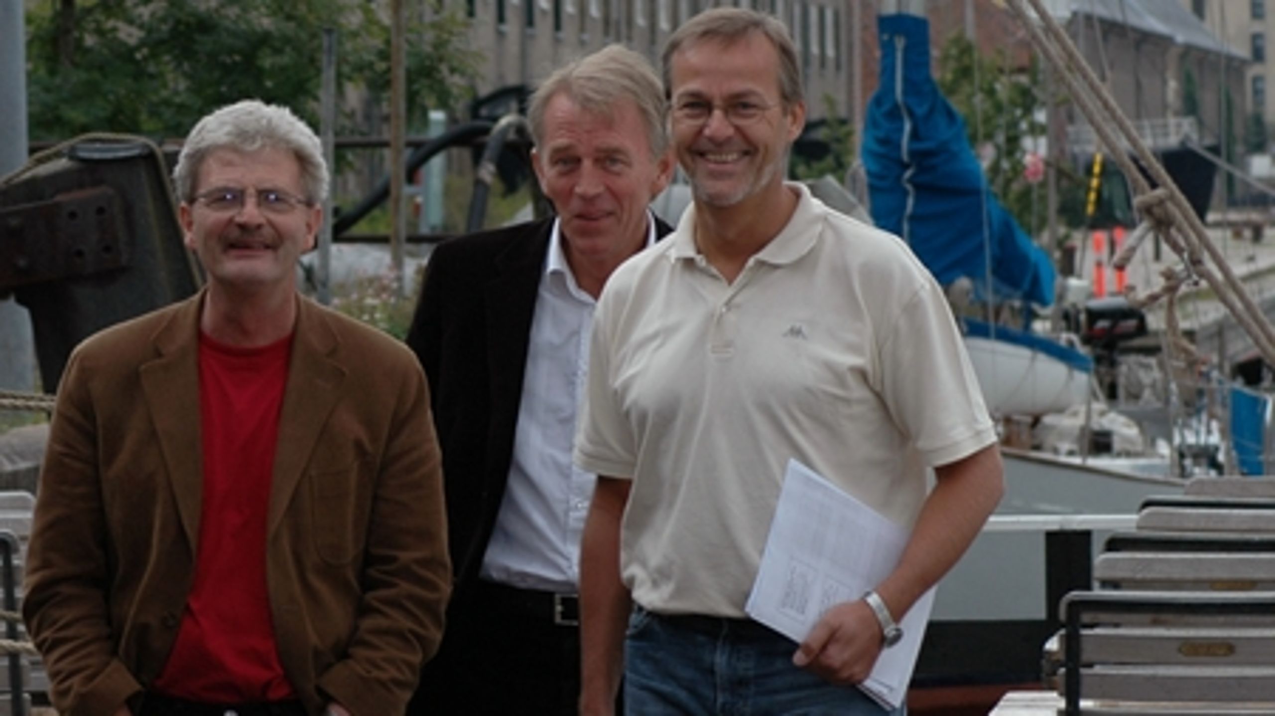 SF's gruppeformand Ole Sohn med sin nuværende og tidligere partiformand ved sommergruppemødet i 2005.