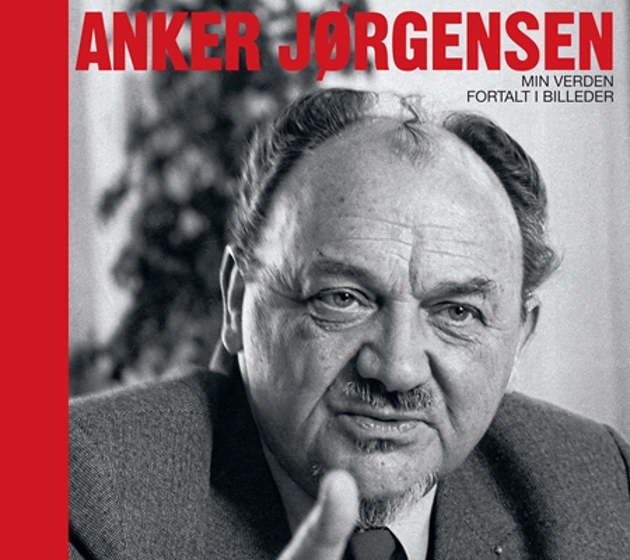 Den nye bog om Anker Jørgensens liv er en forvirrende affære, der ikke løfter sig ud over at være en lang række spredte anekdoter og usammenhængende erindringsglimt.
