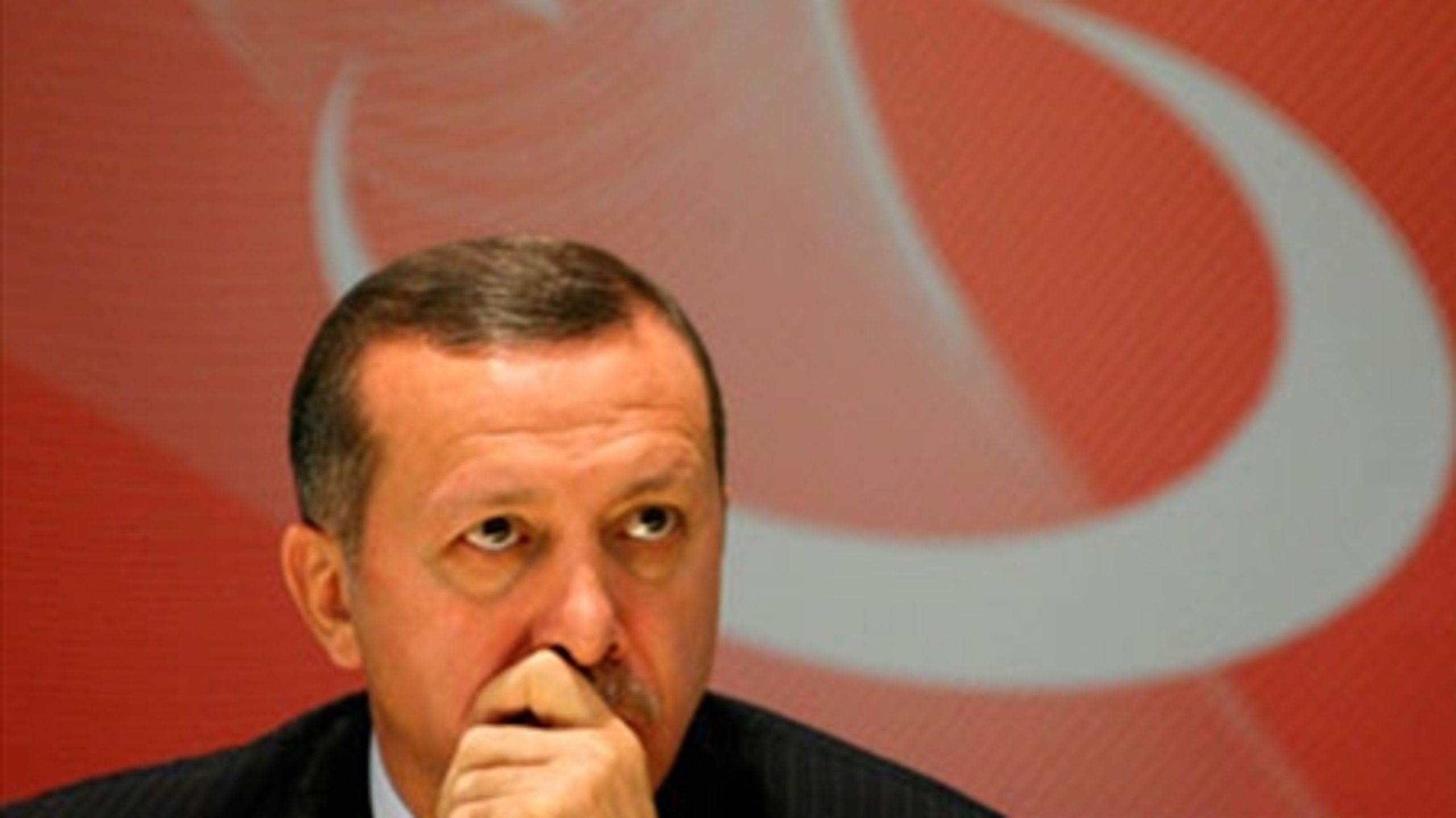 The Economist har kaldt ham Tyrkiets mest prominente leder siden landsfaderen Kamal Atatürk. Mandagens folkeafstemning var endnu en sejr for Tyrkiets Premierminister Recep Tayyip Erdogan. 