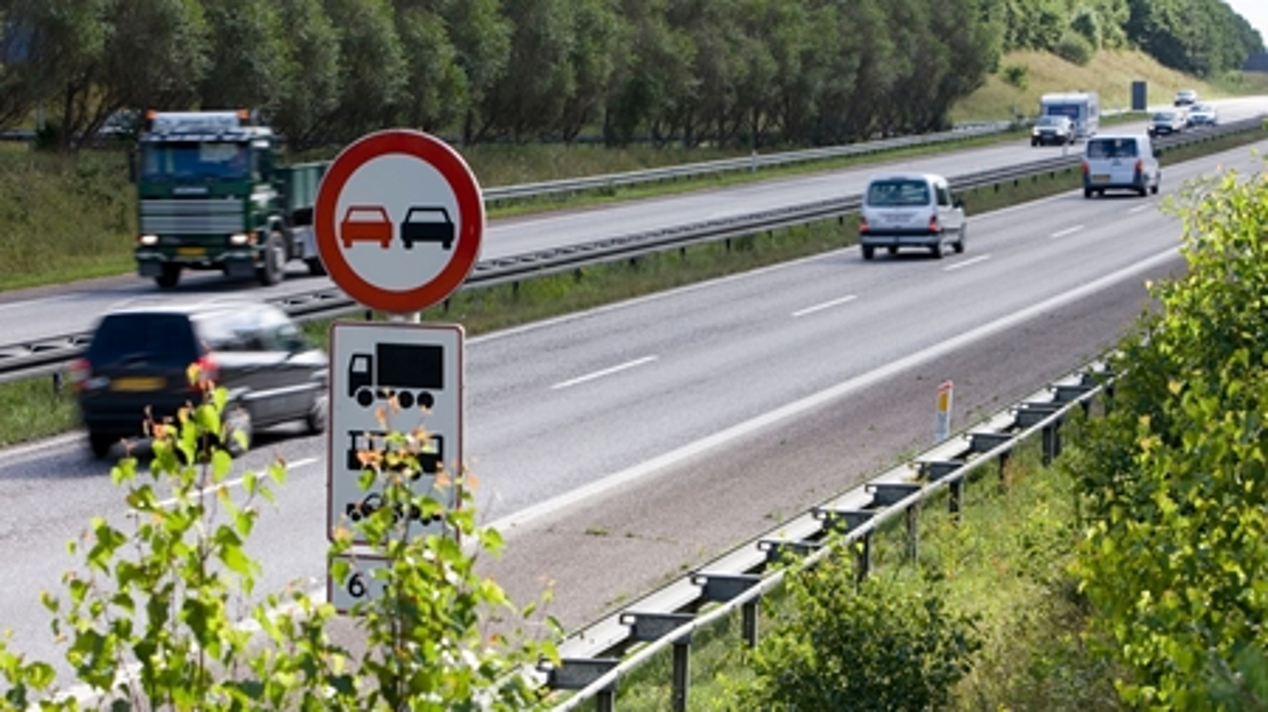 En motorvej mellem Herning og Holstebro er ikke nok til at spise Udkantsdanmark af med, siger flere valgeksperter. Ifølge ny meningsmåling er flertallet af vælgerne imod en ny motorvej - også i Region Midtjylland.