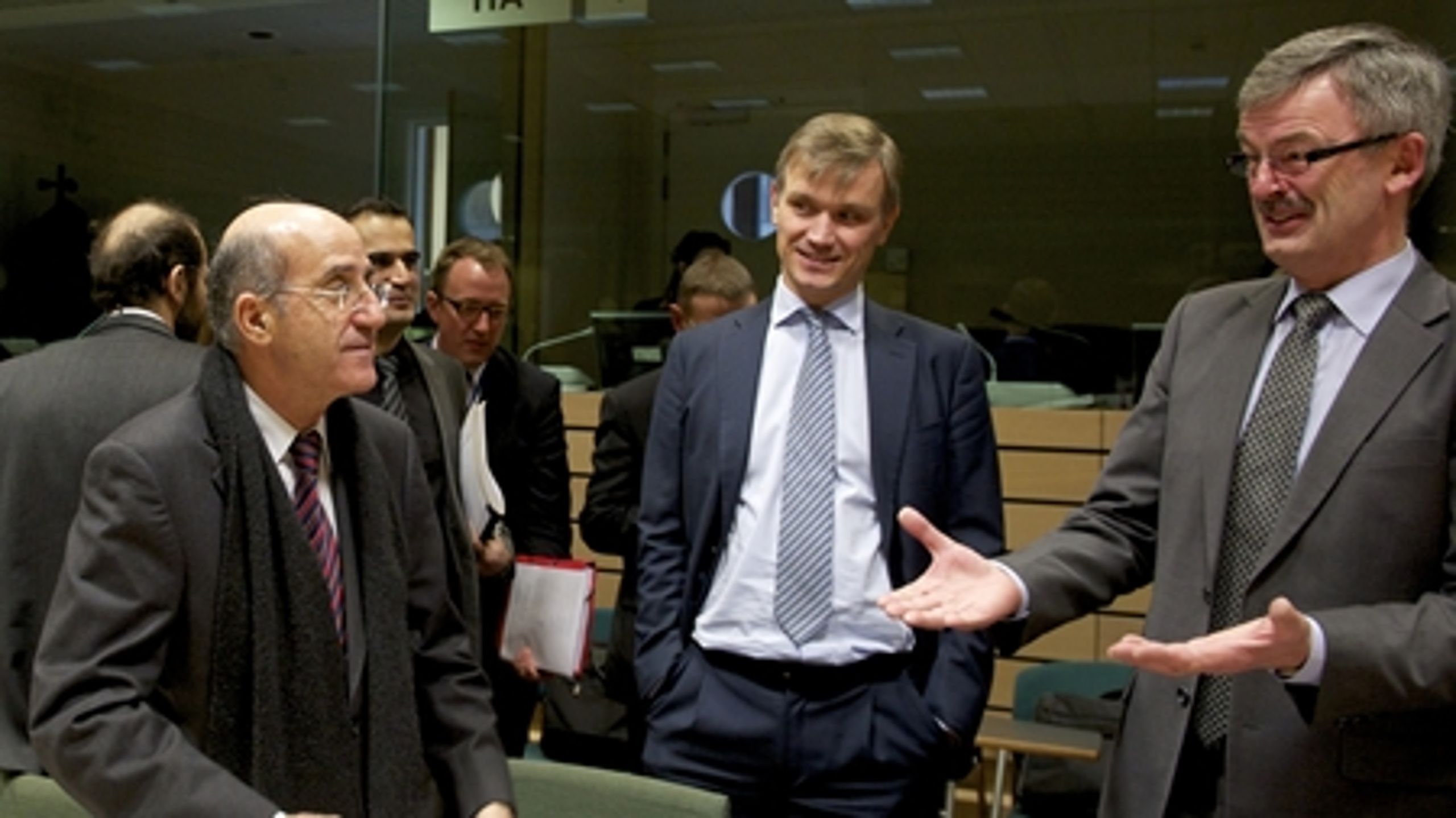 Den danske fødevareminister hilser på det kommende cypriotiske formandskab før rådsmødet i Bruxelles. 