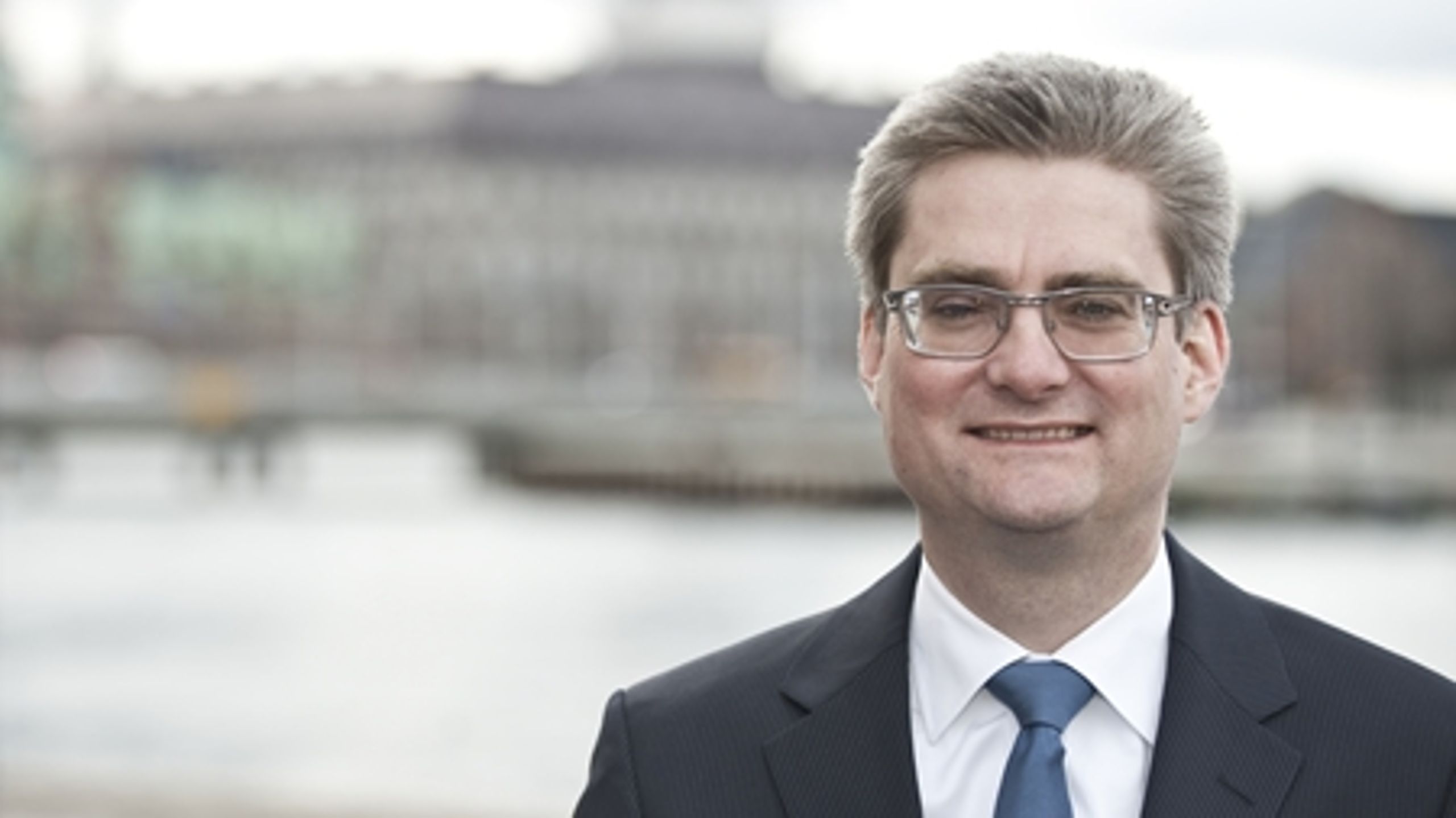 Udviklingsminister Søren Pind (V) vil have vælgerne til at tage direkte stilling til spørgsmålet om kvindekvoter i bestyrelser, hvis forslaget vedtages.